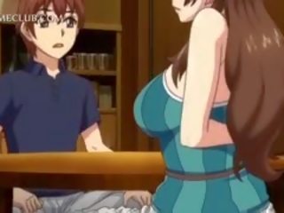 Anime bukuri duke pidh e lagur në një romantik dinner