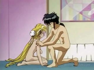 Anime blond mieze erwischt nackt im bett