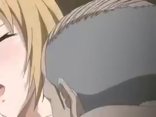 Povekas anime blondi saa hänen kusipää gangbanged