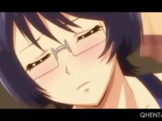 Hentai barmfager jente i briller fitte skrudd til intens orgasme